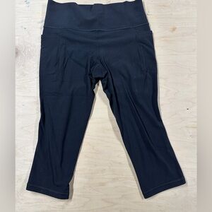 Athleta Salutation Stash Pocket II Capri Leggings